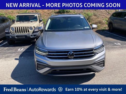 Certified 2023 Volkswagen Tiguan SE w/ Panoramic Sunroof Package AWD/4WD image 2
