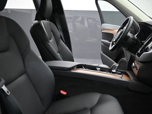 Used 2025 Volvo XC90 T8 Plus w/ Protection Package Premier image 17