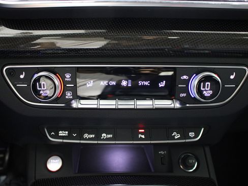 Used 2022 Audi SQ5 Premium w/ Convenience Package image 18