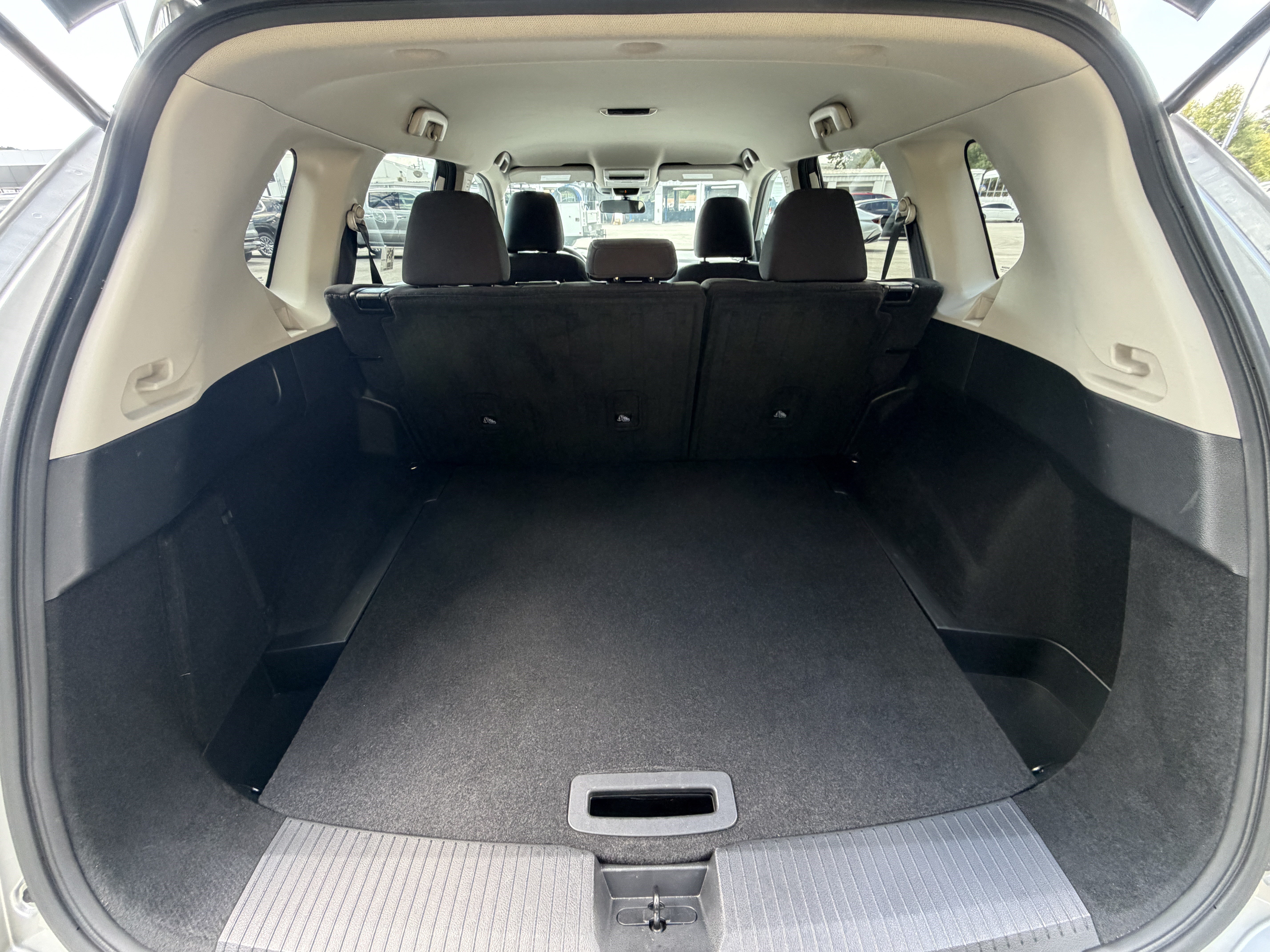 Used 2024 Nissan Rogue S FWD image 4
