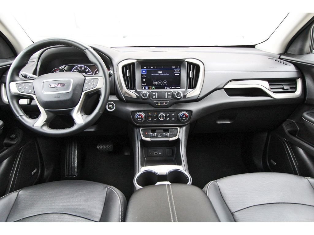 Used 2024 GMC Terrain Denali w/ Denali Premium Package AWD/4WD image 9