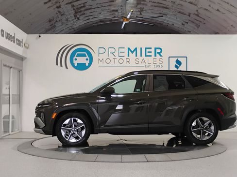 Used 2025 Hyundai Tucson SEL FWD image 2