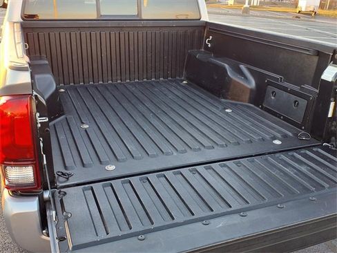 Used 2019 Toyota Tacoma SR image 27