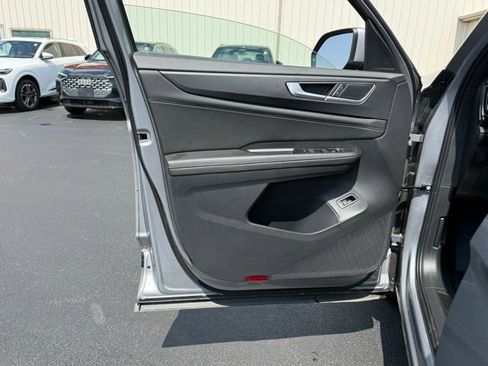 Certified 2025 Volkswagen Atlas Cross Sport SEL image 21