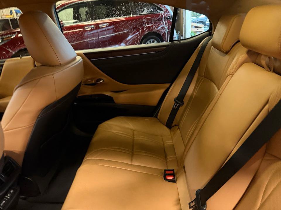 Used 2025 Lexus ES 300h w/ Technology Package FWD image 33