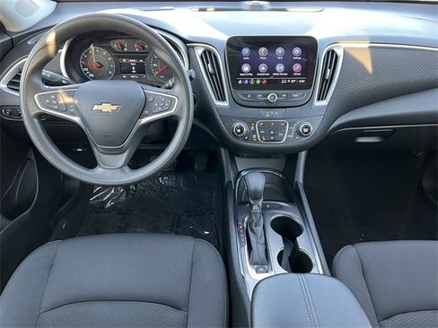 Used 2023 Chevrolet Malibu LT image 2