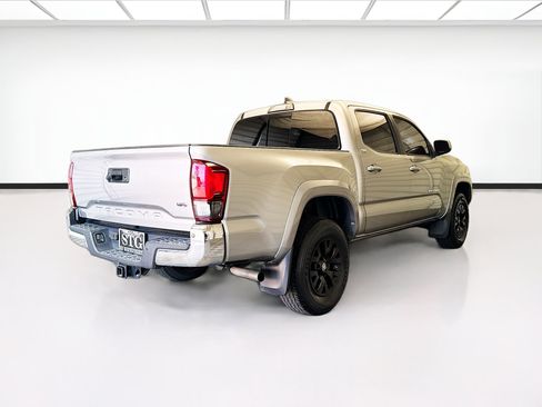 Used 2018 Toyota Tacoma SR5 RWD image 4