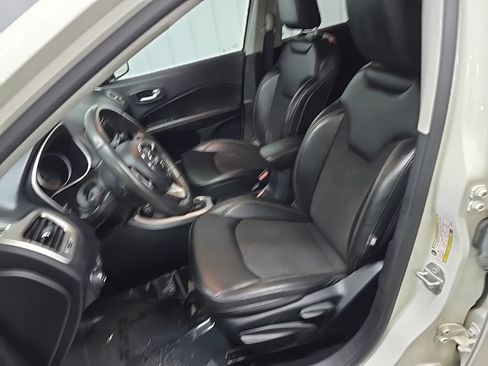 Used 2018 Jeep Compass Latitude w/ Cold Weather Group AWD/4WD image 29