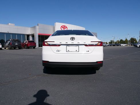Used 2025 Toyota Camry LE image 5