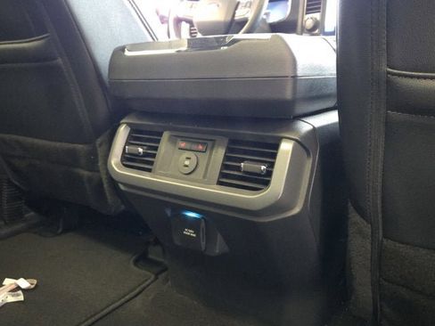 Used 2022 Ford Explorer Platinum w/ Equipment Group 601A AWD/4WD image 10