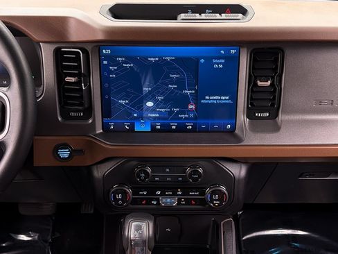 Used 2024 Ford Bronco Outer Banks AWD/4WD image 20