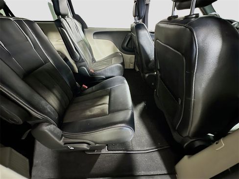 Used 2019 Dodge Grand Caravan SXT image 28