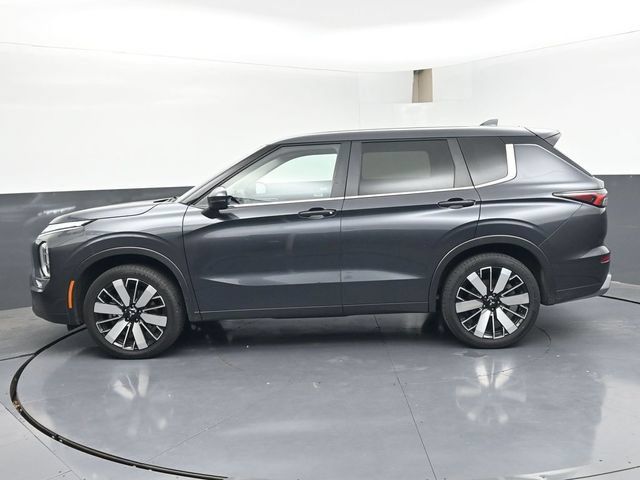 Used 2025 Mitsubishi Outlander SE FWD image 4