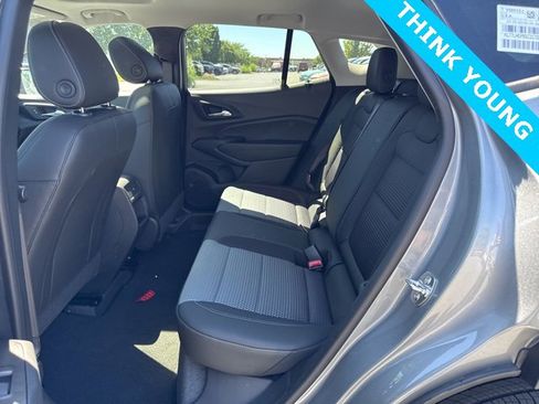 New 2025 Chevrolet Trax LT w/ Sunroof Package image 12