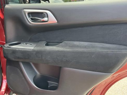 Used 2015 Nissan Pathfinder SV FWD image 21