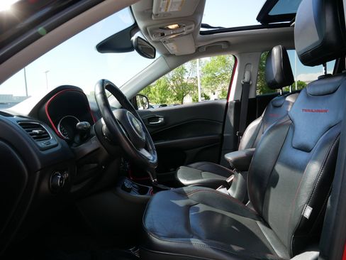 Used 2018 Jeep Compass Trailhawk w/ Leather Interior Group AWD/4WD image 31