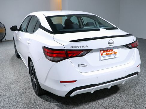 Used 2024 Nissan Sentra SV FWD image 9