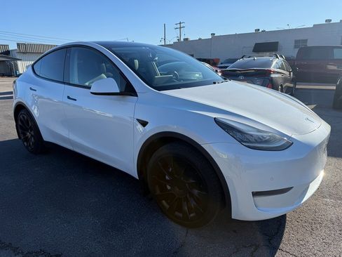 Used 2020 Tesla Model Y Long Range image 13