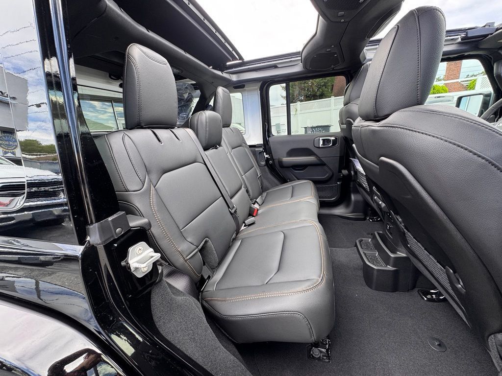 New 2026 Jeep Wrangler Unlimited Sahara AWD/4WD image 20