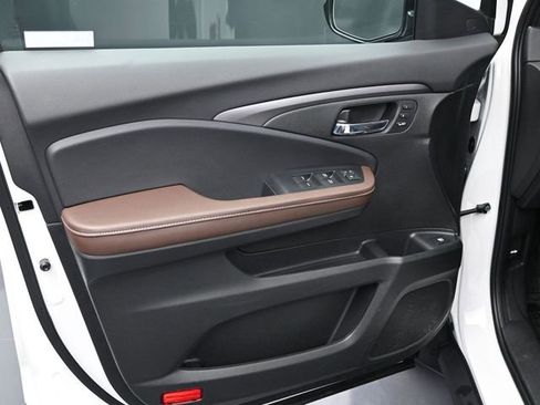 Certified 2025 Honda Ridgeline RTL image 14