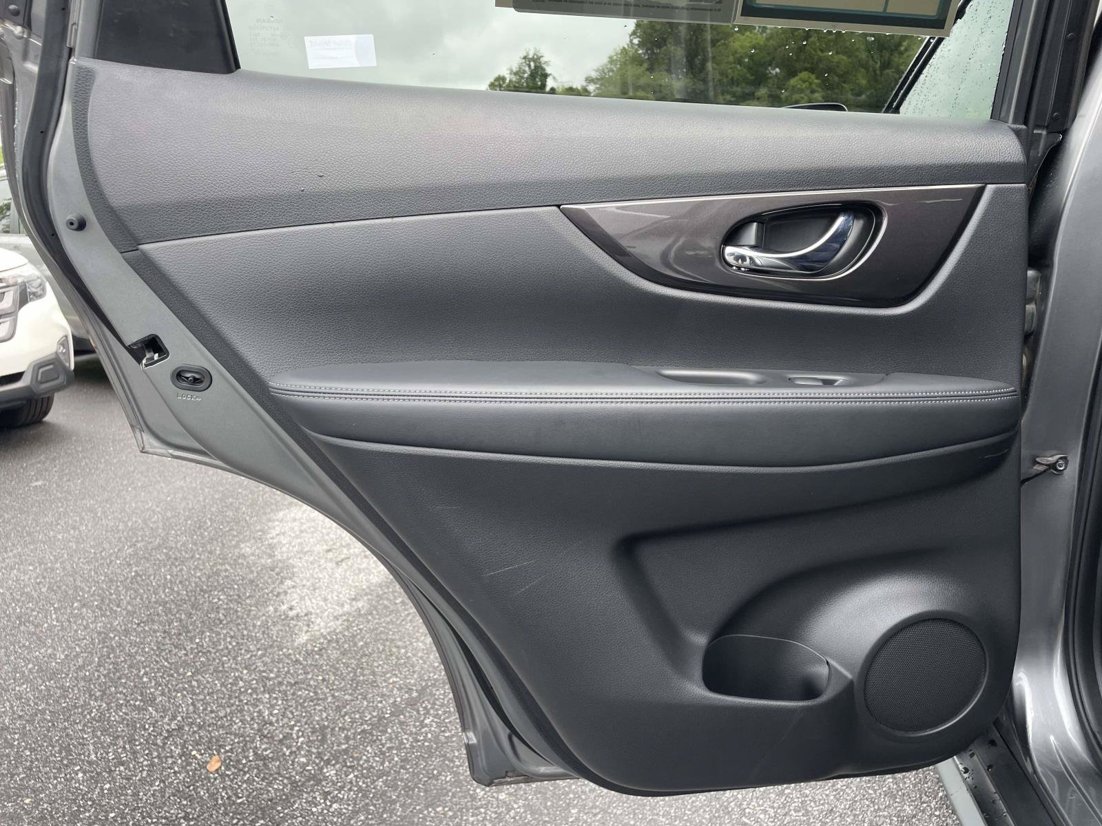 Used 2019 Nissan Rogue SV w/ Premium Package AWD/4WD image 2
