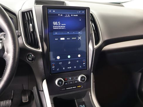 Used 2024 Ford Edge SEL image 5