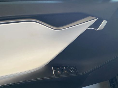 Used 2019 Tesla Model S Standard Range image 11