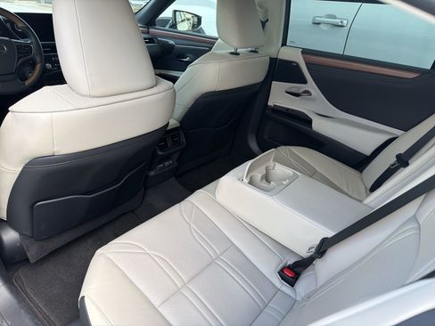 Used 2025 Lexus ES 300h w/ Accessory Package (Z2) FWD image 6