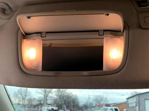 Used 2017 Ford Fusion SE w/ Fusion SE Technology Package image 26