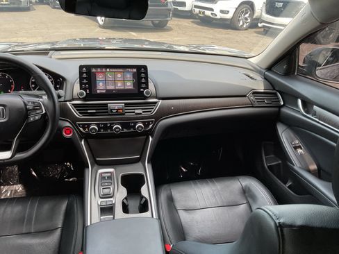 Used 2018 Honda Accord Touring image 15