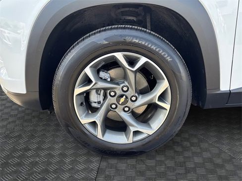 Used 2024 Chevrolet Trax LT w/ Driver Confidence Package image 14