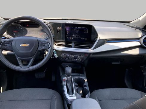 Used 2025 Chevrolet Trax LS FWD image 16
