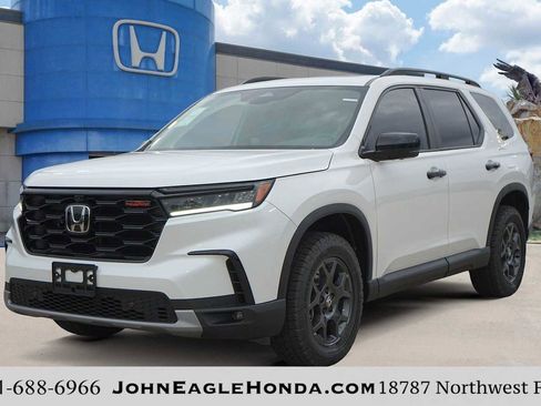 New 2025 Honda Pilot TrailSport image 1