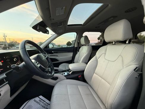 Used 2023 Kia Telluride EX w/ EX Captain's Chair Package AWD/4WD image 10