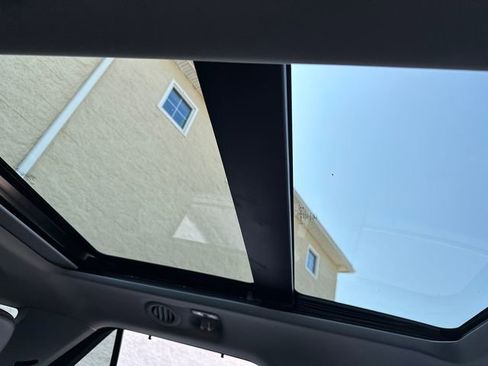 Used 2022 Ford Explorer Limited w/ Class IV Trailer Tow Package image 17