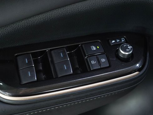 Used 2024 Toyota Crown AWD/4WD image 19