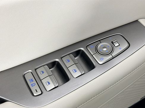 Used 2023 Hyundai Palisade Limited w/ Winter Package image 18