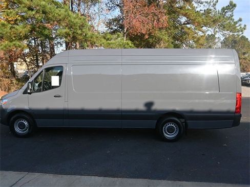 Used 2025 Mercedes-Benz Sprinter 2500 image 7