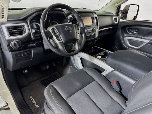 Used 2017 Nissan Titan SV RWD image 7