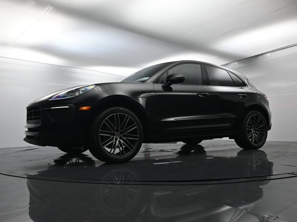 Certified 2025 Porsche Macan AWD/4WD image 45