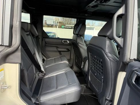 New 2025 Ford Bronco Badlands image 5