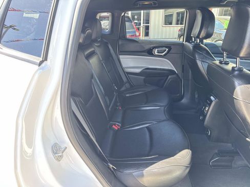 Used 2025 Jeep Compass Limited AWD/4WD image 9