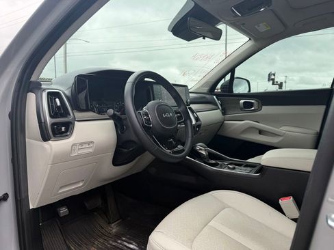Used 2023 Kia Sorento S w/ Panoramic Sunroof Package AWD/4WD image 9