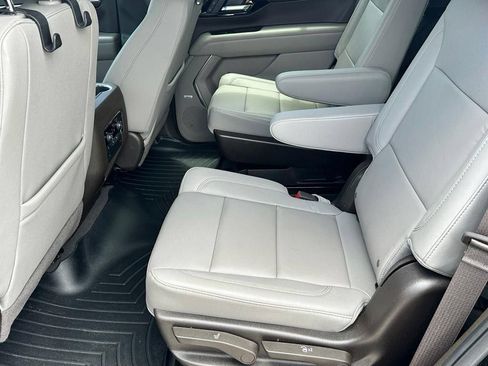 Used 2025 Chevrolet Tahoe Z71 w/ Comfort Package AWD/4WD image 7