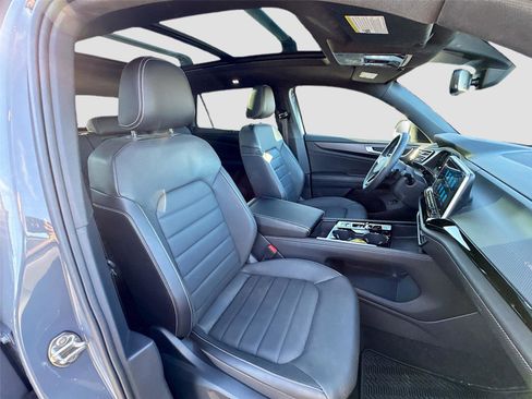 Used 2024 Volkswagen Atlas Cross Sport SEL image 27