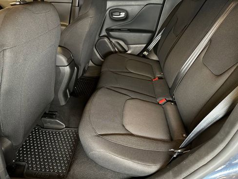 Used 2023 Jeep Renegade Latitude image 20