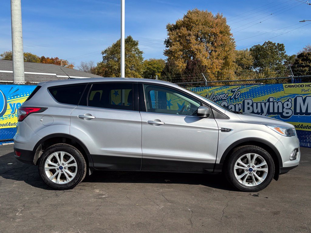 Used 2017 Ford Escape SE w/ SE Cold Weather Package FWD image 2