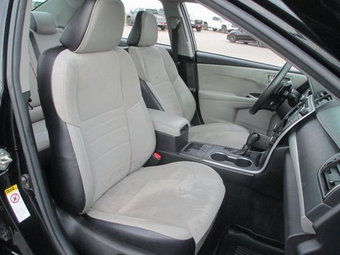 Used 2017 Toyota Camry XSE image 17