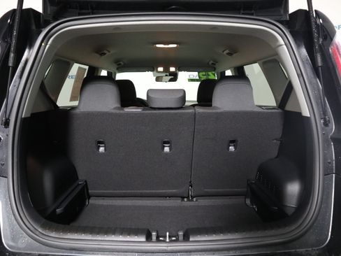 Used 2025 Kia Soul LX w/ LX Technology Package FWD image 8