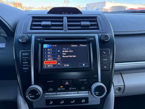 Used 2012 Toyota Camry LE image 16